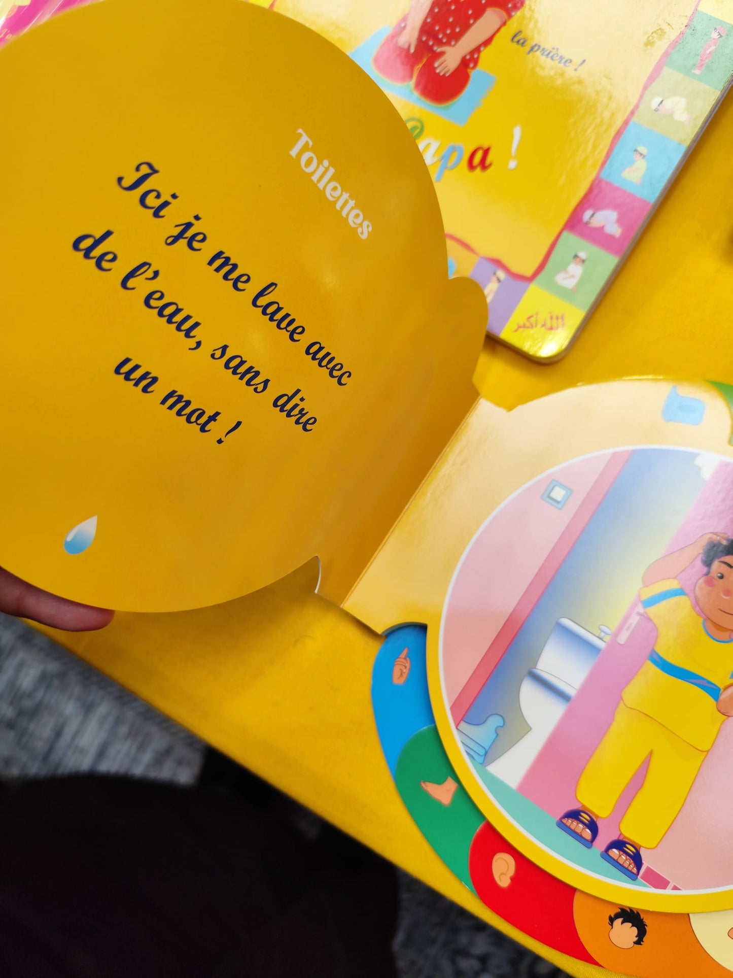 Nawfel le polisson fait ses ablutions & moi je prie comme papa!