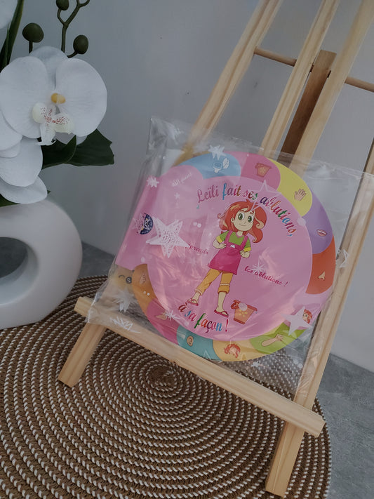 Leïla fait ses ablutions à sa façon & Regarde-moi Je prie comme maman